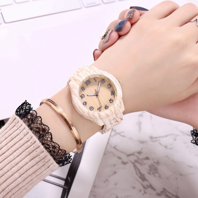 LinTimes Women Wristwatches Round Dial Fashion Simple Lady Imitation Wood Quartz Watch For Female